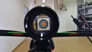 Die Armbrust richtig einschießen: Richtig Zielen und Treffen